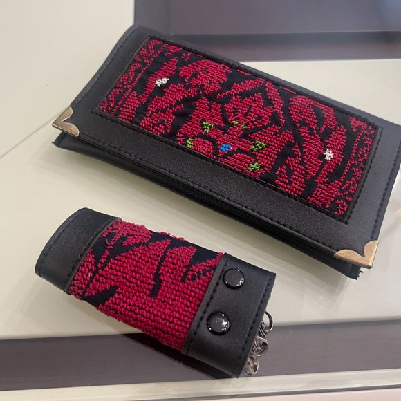 Designer Wallet and Key Holder! - Picture 1 of 10